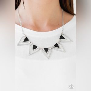 The Pack Leader - Black & Silver Necklace with Matching Earrings 💎 - NWT 🥳☀️